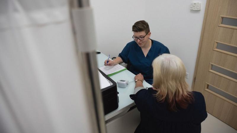 Szeged legnagyobb magánegészségügyi intézménye ingyenes kardiológiai szűrőnapot szervezett, amely lehetőséget biztosít a lakosok számára, hogy szakértői vizsgálatokon vegyenek részt.