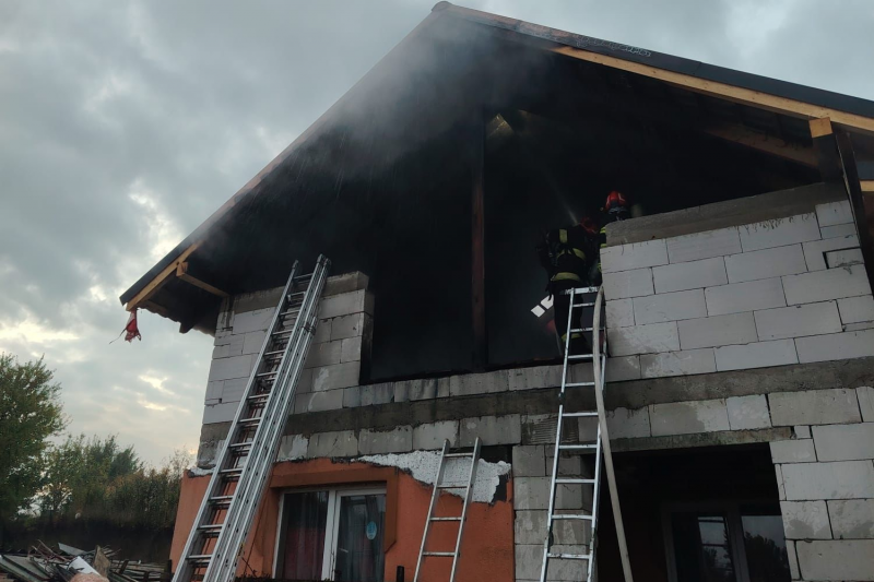 Az ISU hangsúlyozza a tűzvédelmi előírások szigorú betartásának fontosságát.