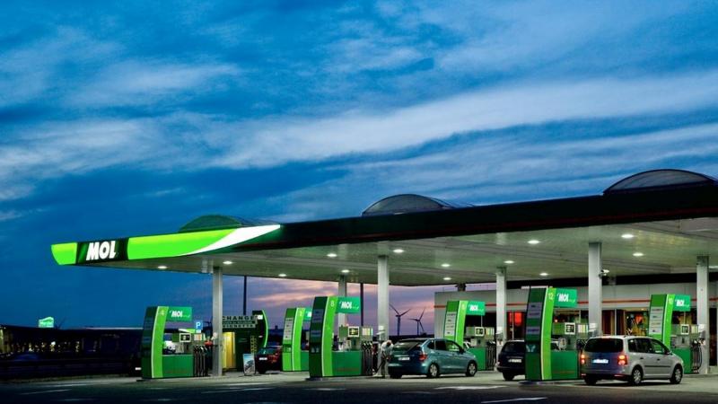 A Mol lenyűgöző teljesítményt mutatott be, ám a háttérben sötét felhők gyülekeznek, amelyek viharos változásokat sejtetnek.