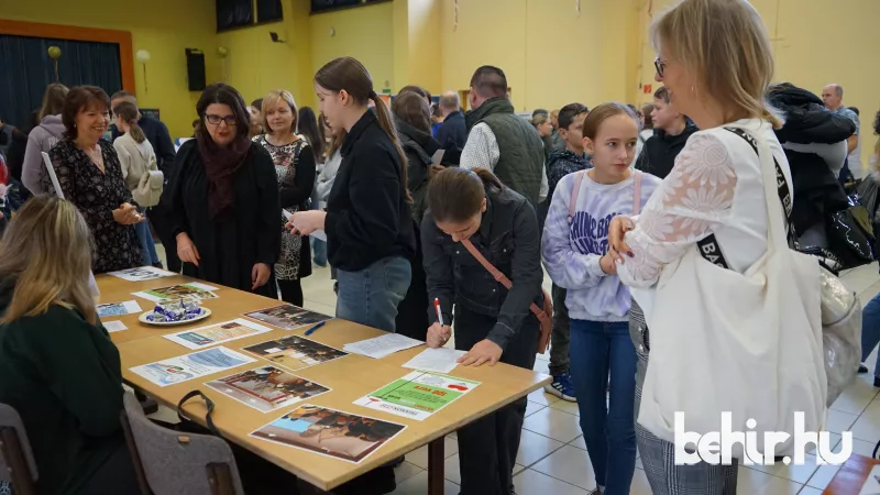 Fedezd fel az Andrássy Bazárt, avagy ismerkedj meg az iskolánk varázslatos világával!