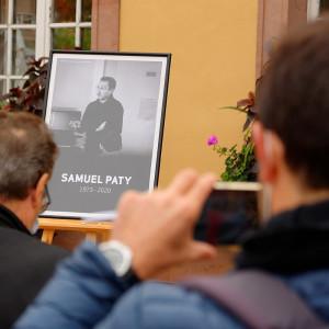 Nyolc személyt ítéltek el a francia tanár brutális lefejezése kapcsán.