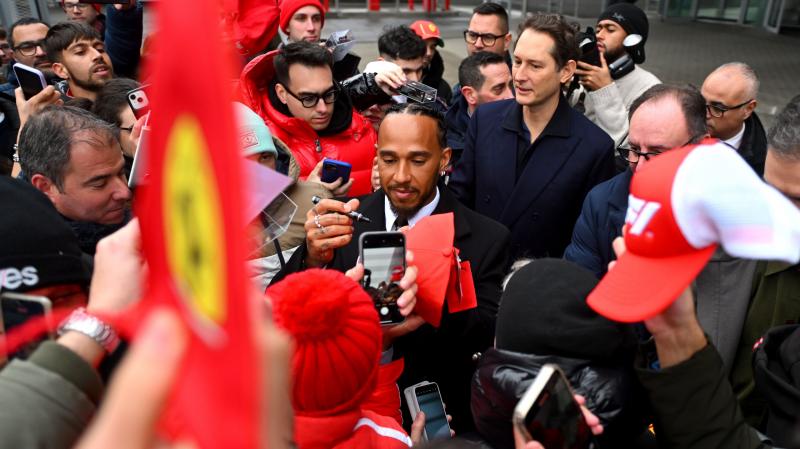 Lewis Hamilton látogatása Maranellóba - Boxutca Podcast | M4 Sport

A Formula-1 világában mindig izgalmas események zajlanak, és nem volt ez másképp, amikor Lewis Hamilton, a sportág egyik legismertebb pilótája, ellátogatott a Ferrari központjába, Maranel