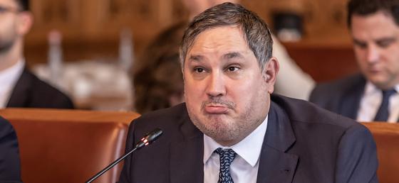 Árrésstop a naiv vállalkozóknak: a kereskedők magukra vállalják a kormány felelősségét, és elvégzik a szükséges kutatómunkát.