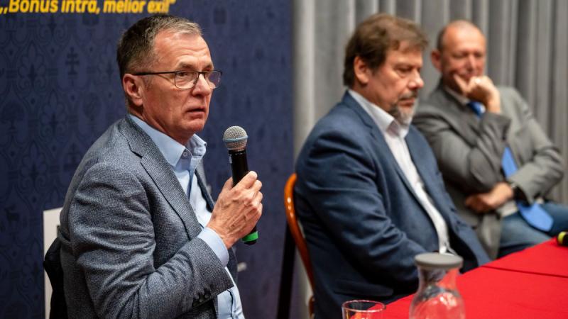 A kormánybiztos felfedte, mely tényezők fenyegetik Magyarország páratlan közbiztonságát.