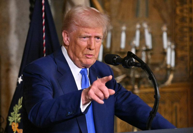 Donald Trump bejelentette, hogy visszavonja a kínai diákok vízumait, ezzel újabb lépést tesz a két ország közötti feszültségek fokozásában. Az intézkedés célja, hogy korlátozza a Kínából érkező hallgatók számát, ami a nemzetbiztonsági aggályokkal hozható 