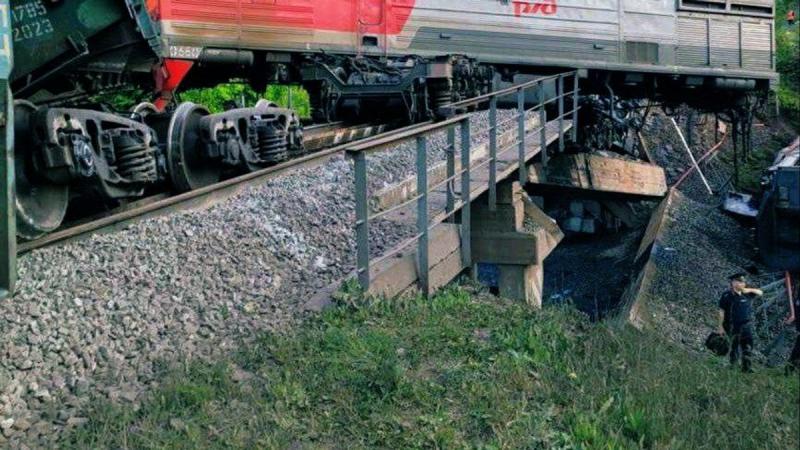 Melitopol térségében robbanás történt, amely során egy orosz katonai vonatot támadtak meg, amely üzemanyagot és élelmiszert szállított.