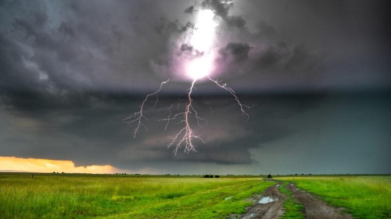 Kiváló felvételeket rögzített egy szegedi viharvadász a romániai szupercélú viharokról.