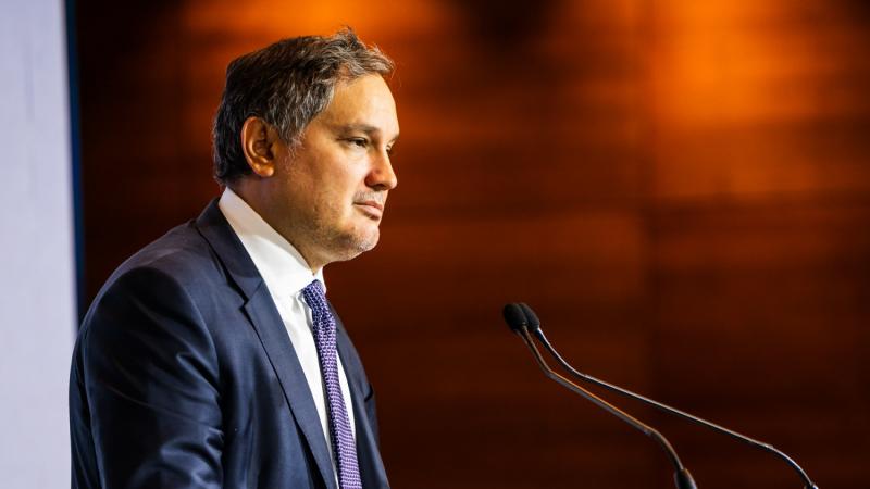 Megérkezett Nagy Mártonék válasza: a bankok által benyújtott javaslatok komoly kihívásokat jelenthetnek a családok számára, valamint kockáztatják a lakhatás stabilitását.
