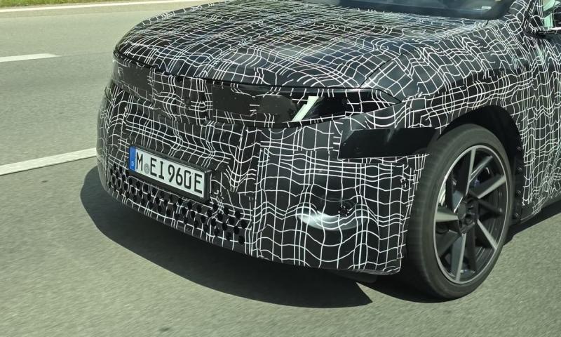 Az autópályán figyeltük meg a debreceni, ügyesen álcázott BMW-t, amely szinte észrevétlenül suhant el mellettünk.