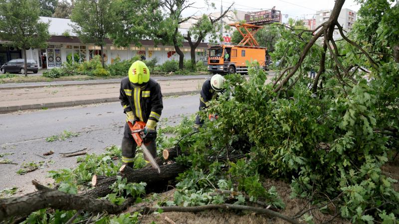A vihar pusztításának nyomai még mindig ott hevernek az ország felén, és a keddi nap sem ígér jobb sorsot, újabb megpróbáltatások várnak ránk.