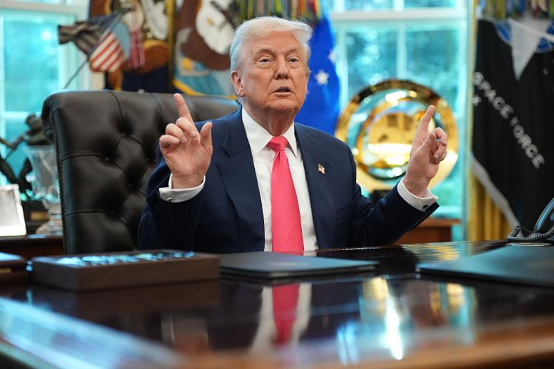 Trump felkereste Orbánt, és érdeklődött, hogy miért akadályozza Ukrajna uniós csatlakozását.