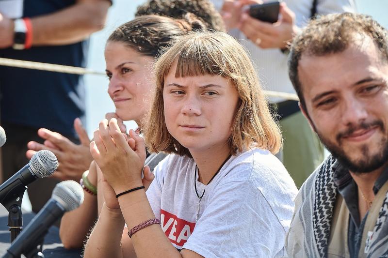 Íme egy egyedibb változat a szövegből:

A drámai rajtaütés részletei: Izrael határozott lépést tett Greta Thunberg ügyében.