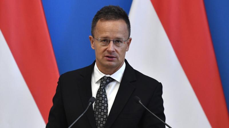 Szijjártó Péter kijelentette, hogy Magyarország a jelentős autóipari átalakulások során a győztesek között foglal helyet.