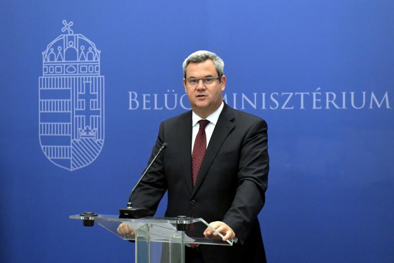 Egy hónap elteltével végül Takács Péter bocsánatot kért az osztrákoktól.