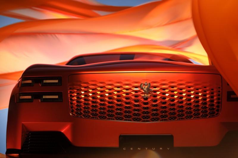 A Toyota nekivág a Rolls-Royce-nak, mint egy bátor kalandor, aki a luxus világába merészkedik.