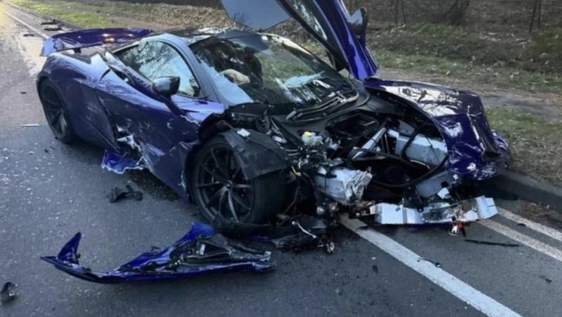 Másfél éven át nyomozott a közönség a TikTok-kereső után, aki elhagyta barátját a tönkrement McLarenjénél. -- Totalcar