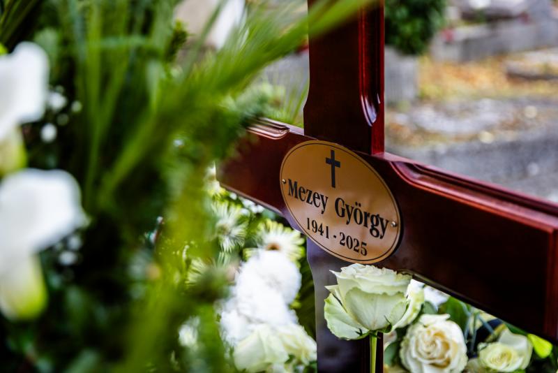 Index - Mezey György búcsúztatása: Orbán Viktor és Csányi Sándor is részt vettek a szertartáson - Képgaléria