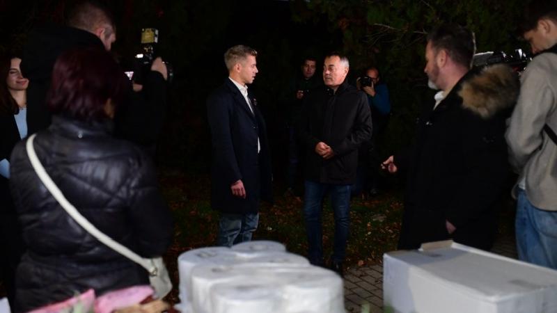 Magyar Péter megjegyezte, hogy a Fidesz legutóbb februárban indított jelölteket, míg nálunk hamarabb várhatóak a jelölések.