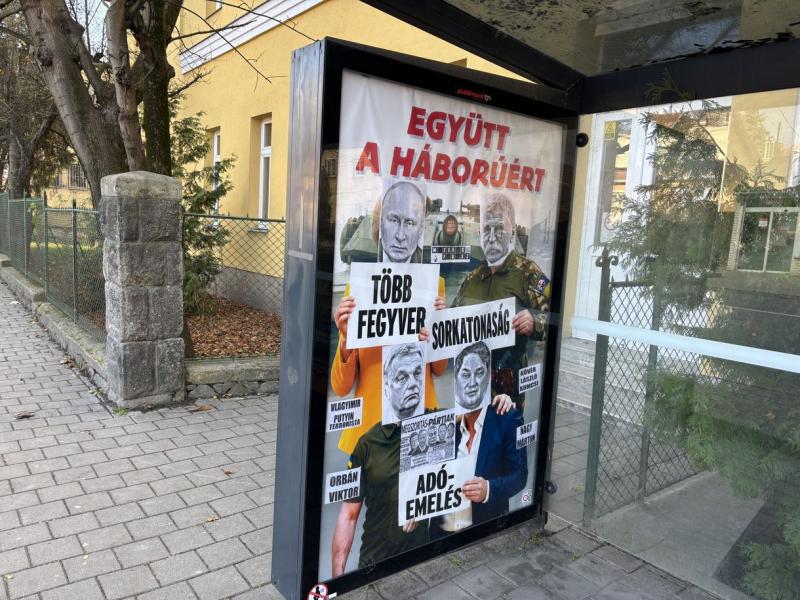 Putyin és Orbán nevei kerültek a figyelem középpontjába a piliscsabai háborús plakát ügyében, amely hatalmas felháborodást keltett.
